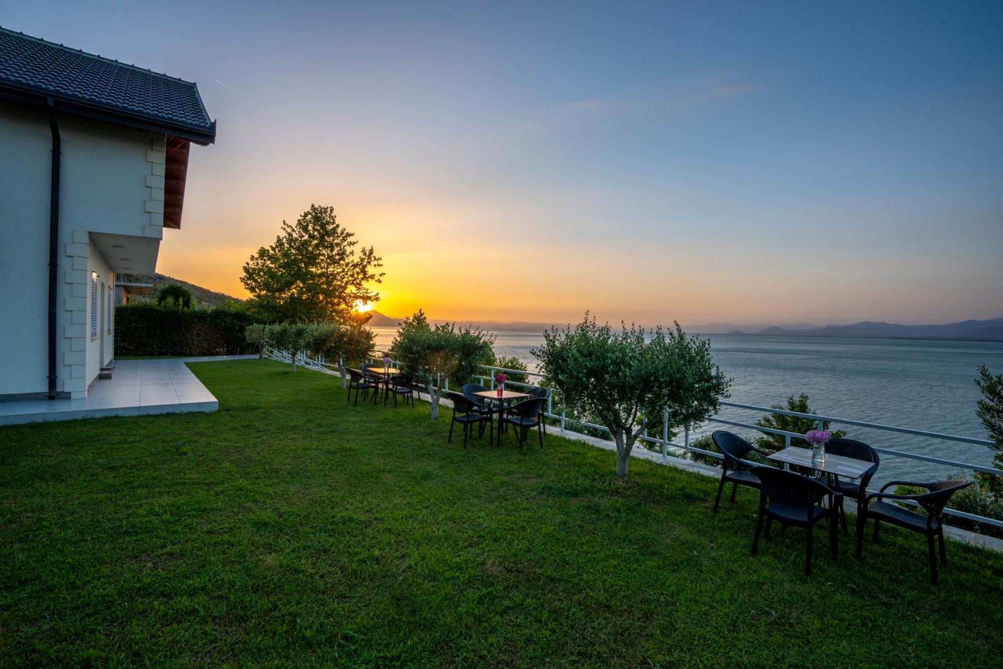 Xhuli Guesthouse Shkoder Exterior photo